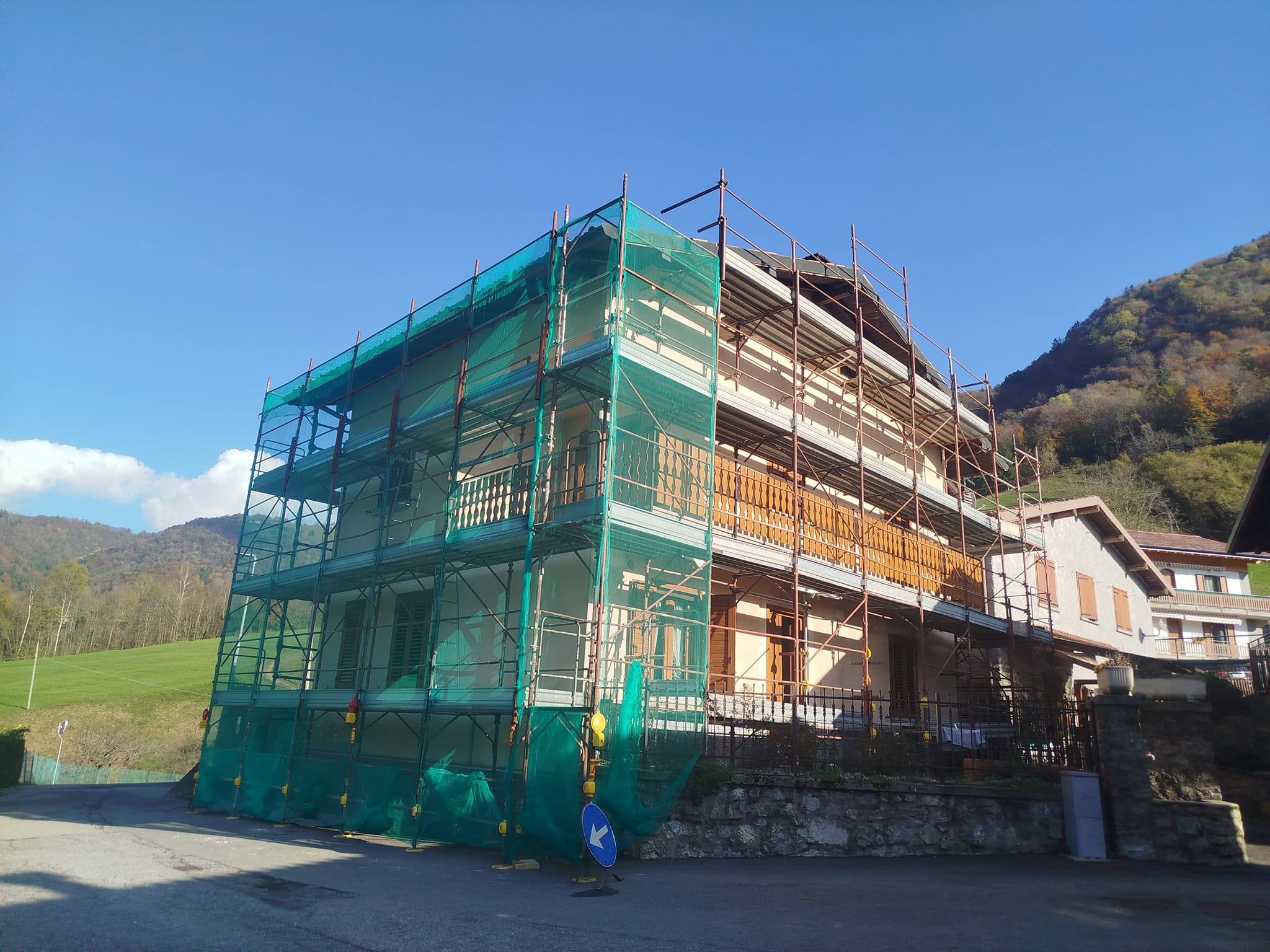 Rasatura e tinteggiatura facciate