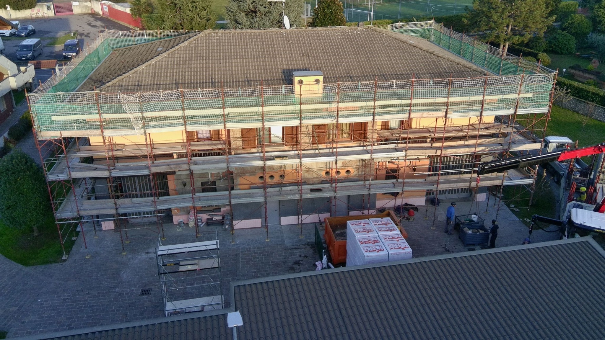 Rifacimento manto di copertura, sostituzione grondaie e riqualificazione energetica mediante applicazione di cappotto termico